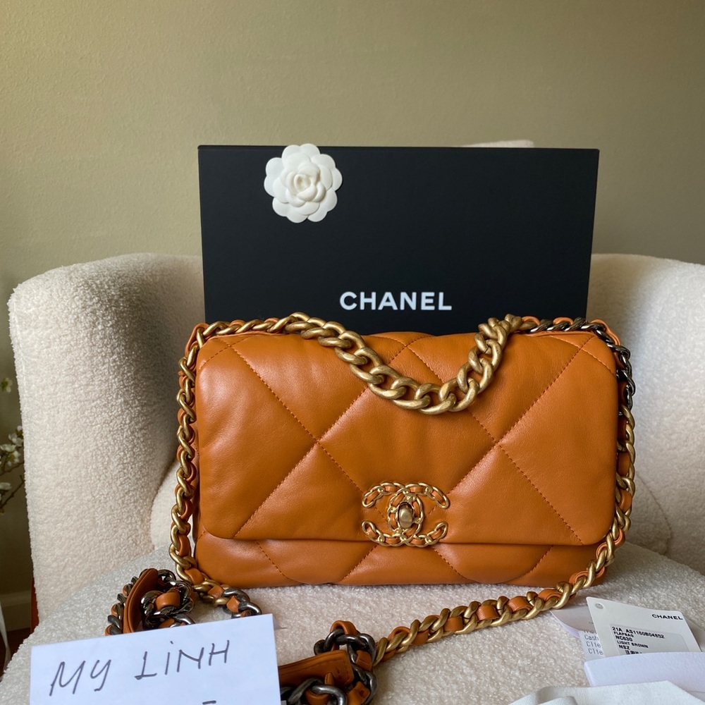 Chanel 19 in Pumpkin color (21A) - Size Small
